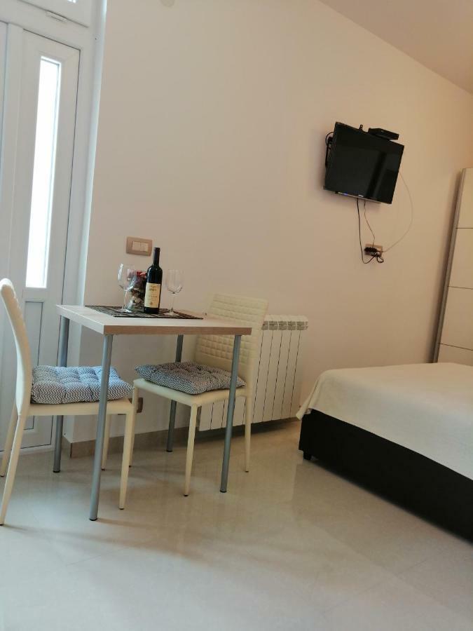 Studio Apartman Irena 2 ビエラ エクステリア 写真